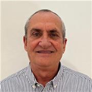 Profesor de Física y matemáticas imparte clases a niños de todas las edades